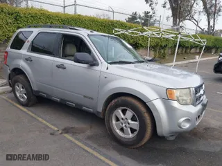 2008 Ford Escape XLT with VIN 1FMCU03108KA62726, listed as a IAAI auction lot 41921634 with 201,169 mi miles. Bid and sale history available at carsss.com. Image 1.