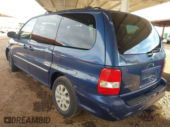 2005 Kia Sedona LX with VIN KNDUP132X56697388, listed as a IAAI auction lot 40695710 with 217,116 mi miles. Bid and sale history available at carsss.com. Image 3.