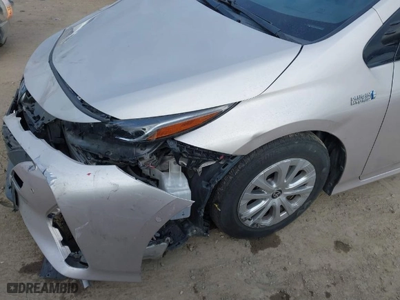 2017 Toyota Prius Prime Plus with VIN JTDKARFP9H3040909, listed as a IAAI auction lot 41755727 with NaN miles. Bid and sale history available at carsss.com. Image 17.