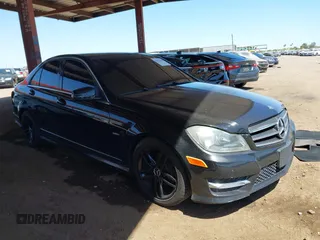 2012 Mercedes-Benz C 250 Sport z VIN WDDGF4HB6CR216533, wystawiony jako IAAI lot #42003816 z przebiegiem 164 104 mil mil oraz . Historia ofert i sprzedaży dostępna na DreamBid. Obrazek 1.