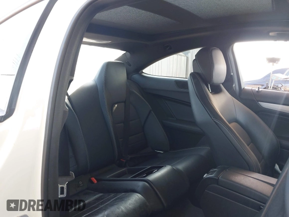 2013 Mercedes-Benz C 250 с VIN WDDGJ4HBXDG032143, выставлен на аукционе IAAI как лот 42517710 с пробегом Не указан миль и . История ставок и продаж доступна на DreamBid. Изображение 8.