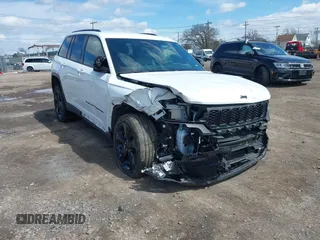 2023 Jeep Grand Cherokee Laredo z VIN 1C4RJHAG9PC640845, wystawiony jako IAAI lot #41991471 z przebiegiem 48 653 mil mil oraz . Historia ofert i sprzedaży dostępna na DreamBid. Obrazek 19.
