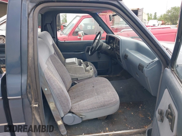 1990 Ford Ranger XLT z VIN 1FTCR10X1LPB26207, wystawiony jako IAAI lot #42306083 z przebiegiem 39 173 mil mil oraz . Historia ofert i sprzedaży dostępna na DreamBid. Obrazek 5.