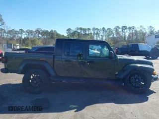 2022 Jeep Gladiator High Altitude with VIN 1C6HJTFG3NL141891, listed as a IAAI auction lot 41738578 with 38,133 mi miles and . Bid and sale history available at DreamBid. Image 12.