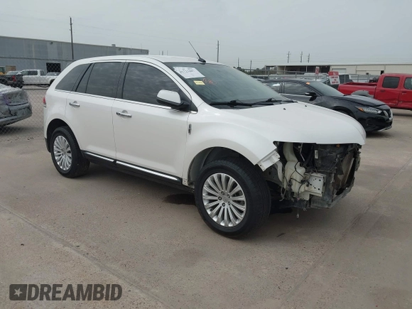 2012 Lincoln MKX with VIN 2LMDJ6JK8CBL01555, listed as a IAAI auction lot 41723407 with 111,370 mi miles. Bid and sale history available at carsss.com. Image 1.