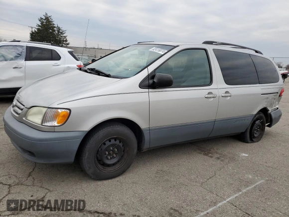 2002 Toyota Sienna LE with VIN 4T3ZF13C72U469151, listed as a Copart auction lot 82419074 with 140,040 mi miles and Salvage Title. Bid and sale history available at carsss.com. Image 1.