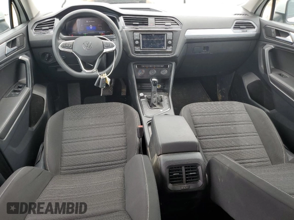2023 Volkswagen Tiguan S z VIN 3VVRB7AX6PM088325, wystawiony jako Copart lot #61055065 z przebiegiem 27 297 mil mil oraz Szkoda całkowita • Salvage title. Historia ofert i sprzedaży dostępna na DreamBid. Obrazek 8.