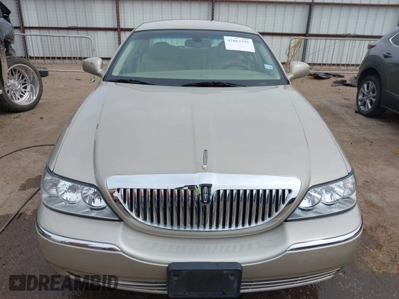 2006 Lincoln Town Car Signature z VIN 1LNHM81W66Y604098, wystawiony jako IAAI lot #42063391 z przebiegiem 93 541 mil mil oraz . Historia ofert i sprzedaży dostępna na DreamBid. Obrazek 12.