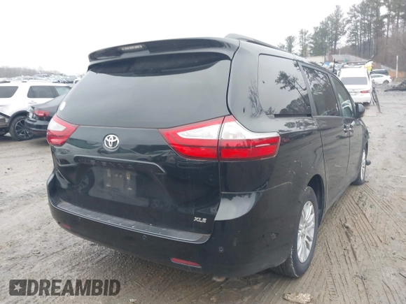 2017 Toyota Sienna XLE Auto Access Seat z VIN 5TDYZ3DC4HS784545, wystawiony jako IAAI lot #41427309 z przebiegiem 85 244 mil mil oraz . Historia ofert i sprzedaży dostępna na DreamBid. Obrazek 4.
