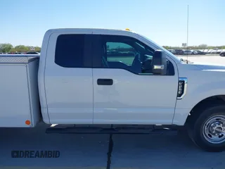 2017 Ford F-250 XL z VIN 1FD7X2A65HED73084, wystawiony jako IAAI lot #41833369 z przebiegiem 136 125 mil mil oraz . Historia ofert i sprzedaży dostępna na DreamBid. Obrazek 13.