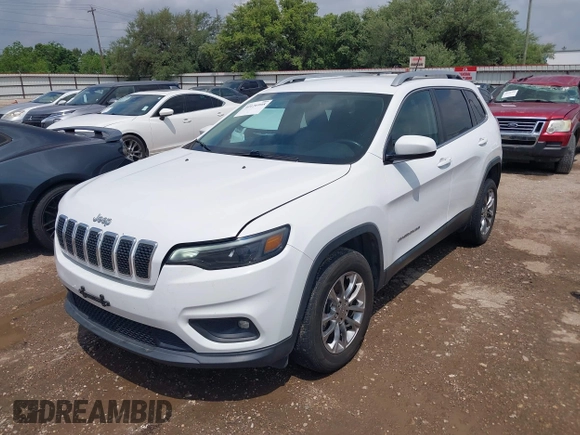 2019 Jeep Cherokee Latitude Plus with VIN 1C4PJMLB5KD198571, listed as a IAAI auction lot 42126995 with 124,230 mi miles. Bid and sale history available at carsss.com. Image 18.