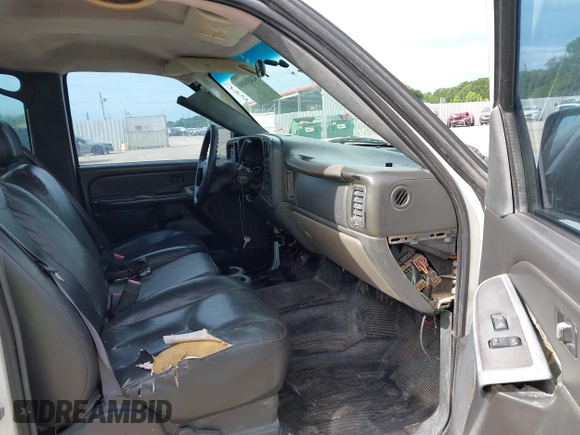 2006 GMC Sierra 2500HD SLE with VIN 1GTHC23U36F157077, listed as a IAAI auction lot 42438080 with Not provided miles and . Bid and sale history available at DreamBid. Image 5.