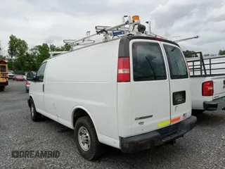 2015 Chevrolet Express Cargo z VIN 1GCWGFCF0F1268803, wystawiony jako IAAI lot #42511134 z przebiegiem 143 029 mil mil oraz . Historia ofert i sprzedaży dostępna na DreamBid. Obrazek 1.