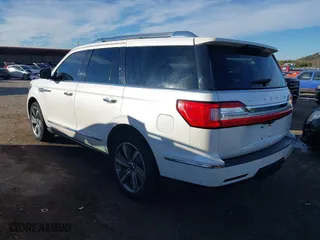 2019 Lincoln Navigator Reserve with VIN 5LMJJ2LT2KEL09194, listed as a IAAI auction lot 40900152 with 117,272 mi miles. Bid and sale history available at carsss.com. Image 3.