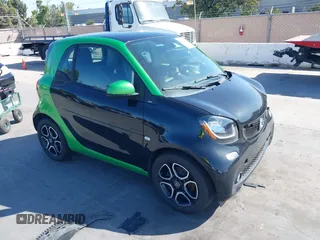 2017 Smart fortwo Pure z VIN WMEFJ9BA9HK226752, wystawiony jako IAAI lot #42420588 z przebiegiem Nie podano mil oraz . Historia ofert i sprzedaży dostępna na DreamBid. Obrazek 1.