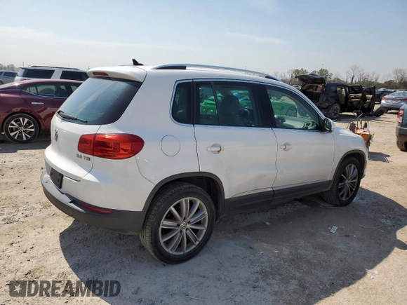2012 Volkswagen Tiguan SE z VIN WVGAV7AX1CW526645, wystawiony jako Copart lot #46944195 z przebiegiem 87 811 mil mil oraz Szkody całkowita. Historia ofert i sprzedaży dostępna na DreamBid. Obrazek 3.