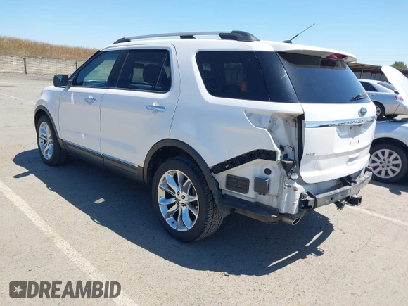2011 Ford Explorer XLT with VIN 1FMHK8D83BGA65734, listed as a IAAI auction lot 42203640 with 184,923 mi miles and . Bid and sale history available at carsss.com. Image 3.