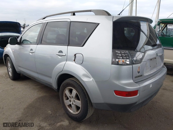 2008 Mitsubishi Outlander ES with VIN JA4LS21W68Z012158, listed as a IAAI auction lot 42051846 with 220,646 mi miles. Bid and sale history available at carsss.com. Image 3.