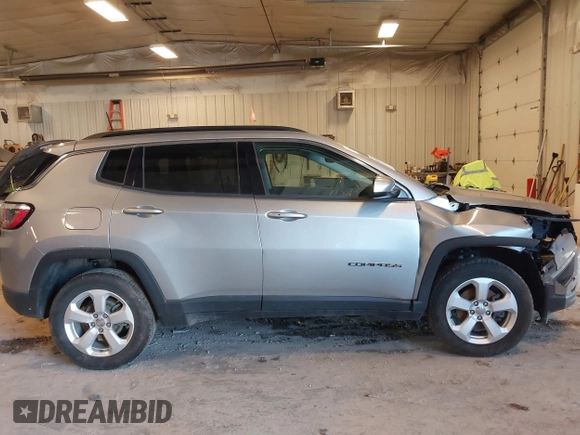 2018 Jeep Compass Latitude z VIN 3C4NJDBBXJT403674, wystawiony jako IAAI lot #42015795 z przebiegiem 86 329 mil mil oraz . Historia ofert i sprzedaży dostępna na DreamBid. Obrazek 13.