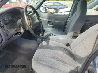 1998 Ford Explorer XLT z VIN 1FMZU35P8WZA89318, wystawiony jako Copart lot #71262134 z przebiegiem 160 028 mil mil oraz Szkoda całkowita • Salvage title. Historia ofert i sprzedaży dostępna na DreamBid. Obrazek 7.