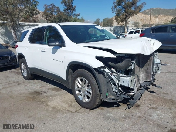 2021 Chevrolet Traverse LS with VIN 1GNERFKW5MJ261535, listed as a IAAI auction lot 41595403 with 60,967 mi miles. Bid and sale history available at carsss.com. Image 1.