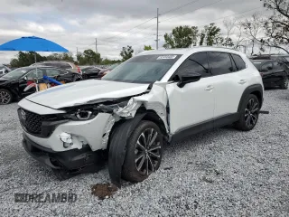 2023 Mazda CX-50 S Premium Plus z VIN 7MMVABEM3PN136274, wystawiony jako Copart lot #52450485 z przebiegiem 34 208 mil mil oraz Szkoda całkowita • Salvage title. Historia ofert i sprzedaży dostępna na DreamBid. Obrazek 1.