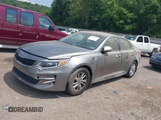 2016 Kia Optima LX z VIN 5XXGT4L34GG097375, wystawiony jako IAAI lot #42401993 z przebiegiem 145 389 mil mil oraz . Historia ofert i sprzedaży dostępna na DreamBid. Obrazek 2.
