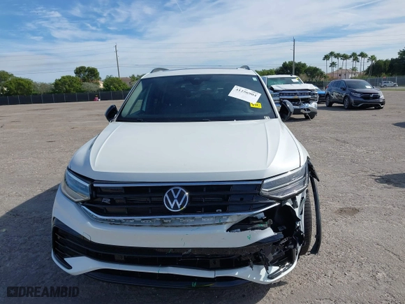 2023 Volkswagen Tiguan SE R-Line Black with VIN 3VVCB7AX0PM090710, listed as a IAAI auction lot 41256904 with 12,819 mi miles. Bid and sale history available at carsss.com. Image 6.