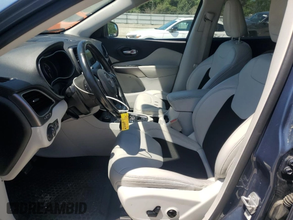 2020 Jeep Cherokee Latitude Plus z VIN 1C4PJMLB5LD510390, wystawiony jako Copart lot #60712105 z przebiegiem 108 003 mil mil oraz Szkoda całkowita • Salvage title. Historia ofert i sprzedaży dostępna na DreamBid. Obrazek 7.