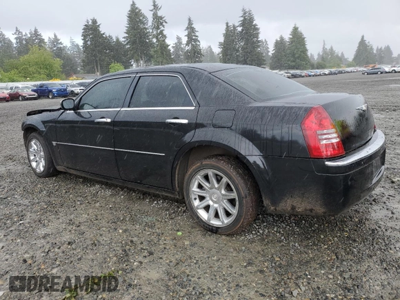 2005 Chrysler 300 C z VIN 2C3JA63H75H570025, wystawiony jako Copart lot #57563115 z przebiegiem 82 181 mil mil oraz Szkoda całkowita • Salvage title. Historia ofert i sprzedaży dostępna na DreamBid. Obrazek 2.