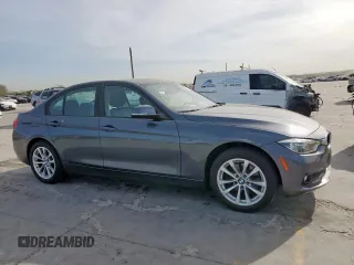2018 BMW 3 Series 320i z VIN WBA8A9C55JAH14312, wystawiony jako Copart lot #49729535 z przebiegiem 54 867 mil mil oraz Czysty tytuł • Clean title. Historia ofert i sprzedaży dostępna na DreamBid. Obrazek 4.