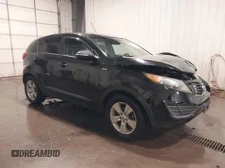 2012 Kia Sportage LX z VIN KNDPBCA2XC7278233, wystawiony jako IAAI lot #42086427 z przebiegiem 104 746 mil mil oraz . Historia ofert i sprzedaży dostępna na DreamBid. Obrazek 1.