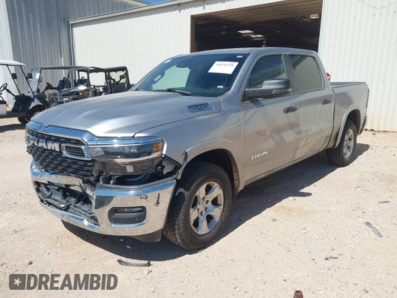 2025 Ram 1500 Big Horn z VIN 1C6SRFFP9SN581193, wystawiony jako IAAI lot #41874738 z przebiegiem 27 347 mil mil oraz . Historia ofert i sprzedaży dostępna na DreamBid. Obrazek 17.