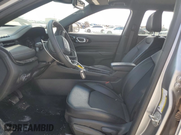 2024 Jeep Compass Latitude z VIN 3C4NJDBN9RT588189, wystawiony jako Copart lot #50189415 z przebiegiem 15 039 mil mil oraz Szkoda całkowita • Salvage title. Historia ofert i sprzedaży dostępna na DreamBid. Obrazek 7.