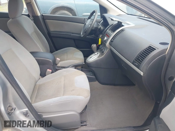 2010 Nissan Sentra S z VIN 3N1AB6AP2AL651182, wystawiony jako IAAI lot #42463092 z przebiegiem 131 556 mil mil oraz . Historia ofert i sprzedaży dostępna na DreamBid. Obrazek 5.