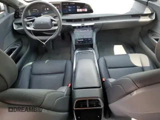 2023 Lucid Air Pure z VIN 50EA1PFA6PA007433, wystawiony jako Copart lot #55066085 z przebiegiem 13 113 mil mil oraz Szkody całkowita. Historia ofert i sprzedaży dostępna na DreamBid. Obrazek 8.