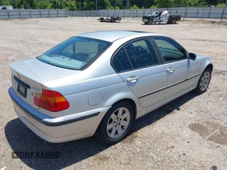 2003 BMW 3 Series 325i z VIN WBAEV334X3KL87573, wystawiony jako IAAI lot #42311092 z przebiegiem 262 326 mil mil oraz . Historia ofert i sprzedaży dostępna na DreamBid. Obrazek 4.