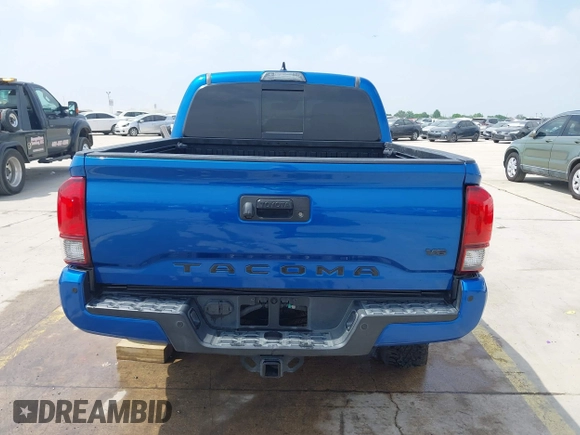 2018 Toyota Tacoma SR5 z VIN 5TFAZ5CN2JX064452, wystawiony jako IAAI lot #41945468 z przebiegiem 132 450 mil mil oraz . Historia ofert i sprzedaży dostępna na DreamBid. Obrazek 16.