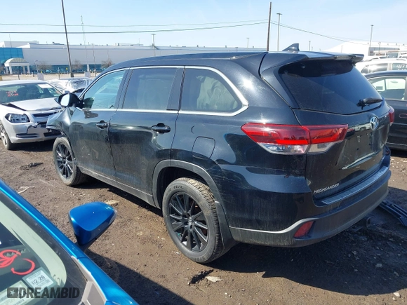 2019 Toyota Highlander SE with VIN 5TDJZRFHXKS606028, listed as a IAAI auction lot 41747582 with 38,689 mi miles. Bid and sale history available at carsss.com. Image 3.