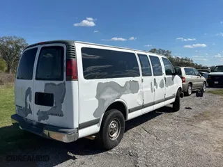 2002 Chevrolet Express Van with VIN 1GAHG39R921243538, listed as a Copart auction lot 47266075 with 512,936 mi miles and Clean Title. Bid and sale history available at carsss.com. Image 4.
