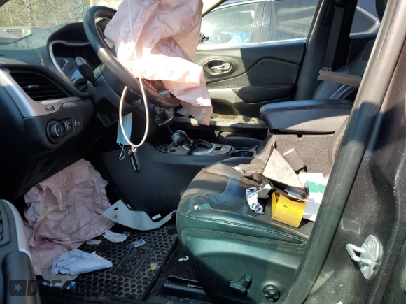 2018 Jeep Cherokee Latitude Plus with VIN 1C4PJMLXXJD547637, listed as a Copart auction lot 86063784 with Not provided miles and Salvage title. Bid and sale history available at DreamBid. Image 7.