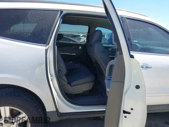 2012 Chevrolet Traverse 1LT z VIN 1GNKVGED7CJ326382, wystawiony jako IAAI lot #41858806 z przebiegiem 190 849 mil mil oraz . Historia ofert i sprzedaży dostępna na DreamBid. Obrazek 8.