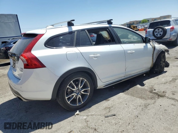 2015 Volvo V60 T5 z VIN YV4612HK7F1001283, wystawiony jako Copart lot #54272035 z przebiegiem Nie podano mil oraz Szkoda całkowita • Salvage title. Historia ofert i sprzedaży dostępna na DreamBid. Obrazek 3.