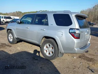 2017 Toyota 4Runner SR5 with VIN JTEZU5JR2H5153527, listed as a IAAI auction lot 41352819 with 109,868 mi miles and . Bid and sale history available at DreamBid. Image 3.