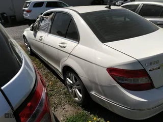 2008 Mercedes-Benz C-Class 3.0L Sport with VIN WDDGF54X48F043532, listed as a IAAI auction lot 41911026 with 443,414 mi miles. Bid and sale history available at carsss.com. Image 14.