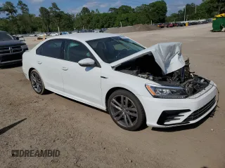 2018 Volkswagen Passat S z VIN 1VWAA7A34JC011566, wystawiony jako Copart lot #53610105 z przebiegiem 83 721 mil mil oraz Szkoda całkowita • Salvage title. Historia ofert i sprzedaży dostępna na DreamBid. Obrazek 4.