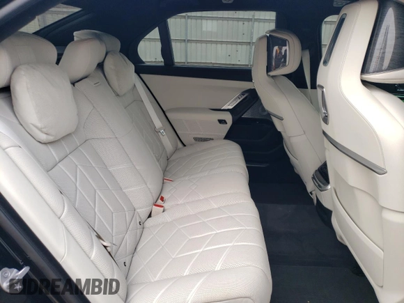 2023 BMW i7 xDrive60 z VIN WBY53EJ0XPCN41041, wystawiony jako Copart lot #47392304 z przebiegiem 5873 mil mil oraz . Historia ofert i sprzedaży dostępna na DreamBid. Obrazek 10.