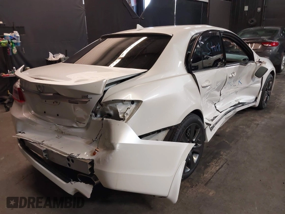 2010 Acura RL Technology with VIN JH4KB2F67AC001882, listed as a IAAI auction lot 40549480 with 122,164 mi miles and . Bid and sale history available at DreamBid. Image 4.