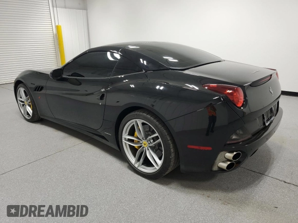2010 Ferrari California z VIN ZFF65LJA9A0172003, wystawiony jako Copart lot #55601145 z przebiegiem 11 247 mil mil oraz Tytuł czysty. Historia ofert i sprzedaży dostępna na DreamBid. Obrazek 2.
