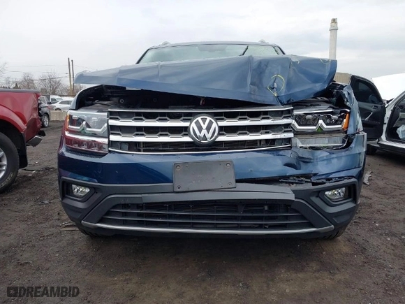 2018 Volkswagen Atlas 3.6L V6 SE with VIN 1V2KR2CA9JC569104, listed as a IAAI auction lot 41677640 with 53,360 mi miles. Bid and sale history available at carsss.com. Image 13.